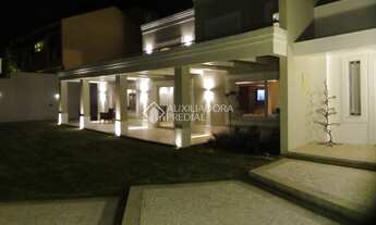 Imagem 4: Casa para venda tem 570 metros quadrados com 4 quartos em Três Figueiras - Porto Alegre