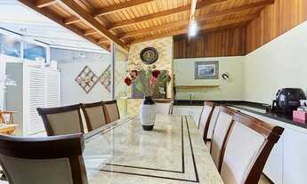 Imagem 7: Venha se encantar! Lindo sobrado em condomínio em Santa Felicidade, com 3 vagas de garagem