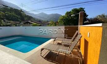 Imagem: Linda casa com piscina perto do mar no condomínio