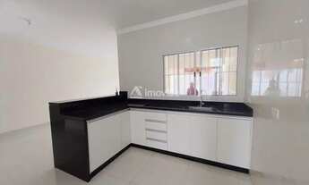 Imagem 4: Linda casa com 118m² de construção, primeira locação, com 2 dormitórios, sendo 1 suíte, ga