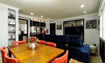 Imagem 2: Amplo apartamento, reformado, 2 dormitórios com armários planejados