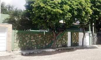 Imagem 2: Vende-se Casa no Bairro de Lagoa Nova em Ótima Localização