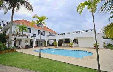 Imagem 2: CASA CLARA E ENSOLARADA, MOBILIADA, BEM LOCALIZADA, SOMENTE ANUAL !!