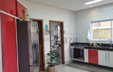 Imagem 5: Casa de condomínio para venda possui 250 metros quadrados com 4 quartos