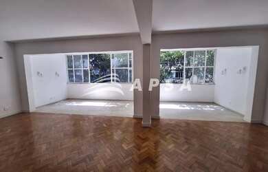 Imagem 4: IMAGINE VIVER A POUCOS PASSOS DO MAR, EM UM AMPLO APARTAMENTO DE 250M² NA ICÔNICA RUA XAVI