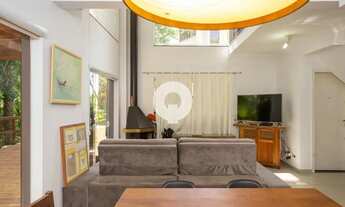 Imagem 2: CASA ENSOLARADA À VENDA - 3 SUÍTES E TERRENO PRIVATIVO GRANDE EM CONDOMÍNIO NO BACACHERI