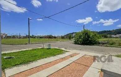 Imagem 5: Casa em Porto Alegre, no bairro Aberta dos Morros, com 3 dormitório(s), e 3 banheiros, à v