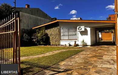 Imagem: Casa térrea, com 2 dormitórios, 3 vagas