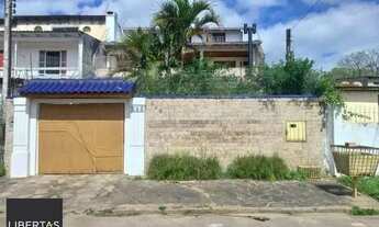 Imagem 2: Casa em Porto Alegre, no bairro Restinga, com 4 dormitório(s), e 4 banheiros, à