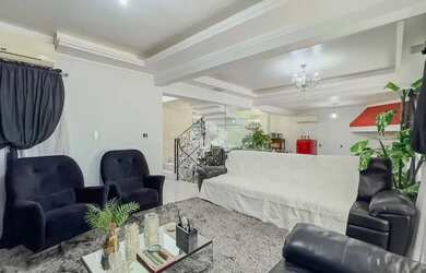 Imagem 3: 450m² privativos, 4 suítes, piscina aquecida e acabamentos de alto padrão na Chácara das P