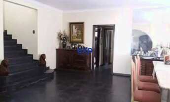 Imagem 4: Luxuosa Casa de 5 Quartos com Piscina a Apenas 5 Minutos da Praia de Pernambuco no Guarujá