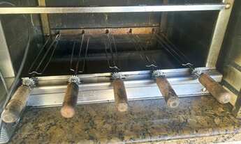 Imagem 5: Imóvel para aluguel possui 300 metros quadrados com 5 quartos