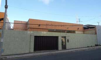 Imagem 2: 6 quartos (4 suítes) + gabinete + dependência, na João Cordeiro