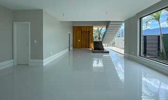 Imagem 2: Casa Excelente de Alto Padrão no condomínio para venda tem 654 m² na Barra da Tijuca