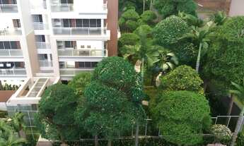 Imagem: O edifício está circundado pela imensa