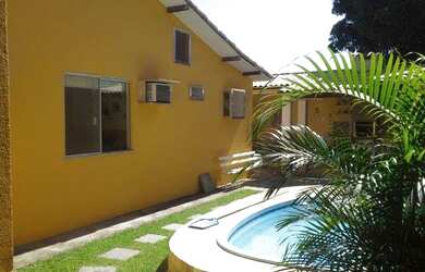 Imagem 2: Casa de condomínio com piscina para venda possui 180M² com 3 quartos