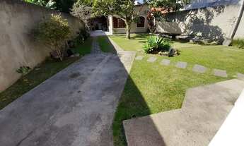 Imagem 2: Duas casas em um terreno