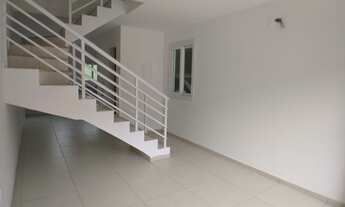 Imagem 2: Linda casa de 3 quartos com suíte, duas vagas de garagem, em condomínio exclusivo, moderno