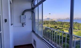 Imagem 7: Apartamento de frente, com formidável vista do Aterro e da baia de Guanabara