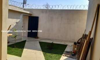 Imagem 3: Casa para Venda em Uberlândia, Jardim América II, 3 dormitórios, 1 suíte, 2 banheiros, 2 v