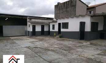 Imagem 7: Galpão com estacionamento em bairro comercial