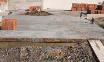 Imagem 5: Terreno com construção em andamento