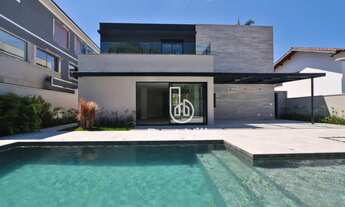 Imagem 2: Casa nova à venda, 440M² de área construída, no residencial Alphaville 02, com 4 suítes