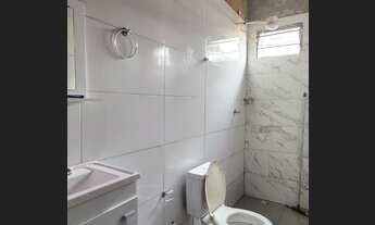 Imagem 2: Casa com 2 Quartos, Bem Localizada