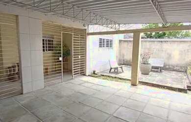 Imagem 4: Vendo casa em Jardim São Paulo uma rua muito boa e calçada, com Jardim e Quintal e com um