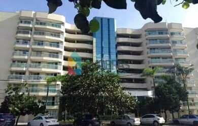 Imagem 2: RECREIO!! FLAT MOBILIADO EM PRÉDIO COM TOTAL INFRA-ESTRUTURA! EM FRENTE À PRAIA!