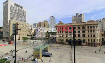 Imagem: Predio de tombado, de esquina com grande