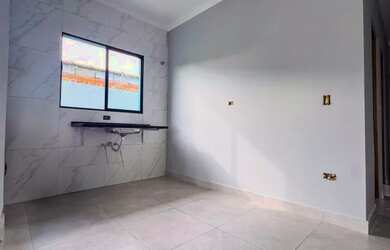 Imagem 5: Casa com 2 Dormitórios, Suíte, Quintal, Piscina e Churrasqueira em Itanhaém, Lado Praia