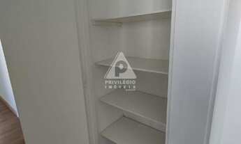 Imagem 6: Em Botafogo, apartamento à venda, com 2 quartos, dependências completas e vaga na escritur