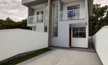 Imagem 2: Sobrado com fundo para área verde, passagem pela lateral e bom espaço de terreno