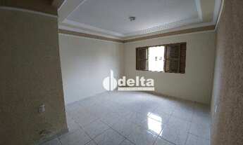 Imagem 4: Apartamento com 2 dormitórios para alugar, 120 m² por R$ 1.800,00/mês - Santa Mônica - Ube