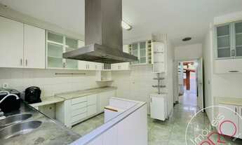 Imagem 7: VENDA - Casa com 04 suítes e 04 vagas de garagem em Pinheiros