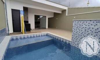 Imagem: Casa com piscina e 2 dormitórios à venda