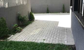 Imagem 4: Bélissimo sobrado com132 m2 com 3 quartos e 2 suites a 200M do São Lourenço Curitiba/Pr