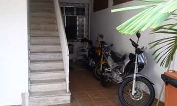 Imagem 4: Duas casas de 2 dormitórios em condomínio para venda possui 195 metros quadrados com 4 qua