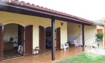 Imagem 1: Casa com amplo quintal e piscina à venda no Grandesp - Itanhaém SP