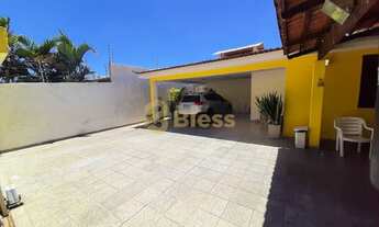 Imagem 2: Casa possuindo 260m² de área construída, divididos em 4 quartos, sendo 3 suítes à venda, C