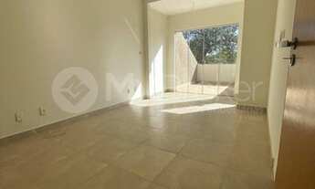 Imagem 3: Sobrado para venda possui 202 metros quadrados com 3 quartos em Jardim Vitória - Goiânia