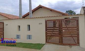 Imagem: Casa nova, em bairro de moradores fixo