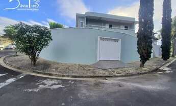 Imagem: Sobrado de esquina de frente para o lago