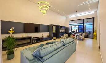 Imagem 2: Casa para Venda em Atibaia, jardim Shangri-lá, 3 dormitórios, 3 suítes, 3 banheiros, 4 vag