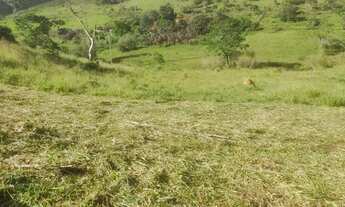 Imagem 3: Terreno com lago e cachoeira