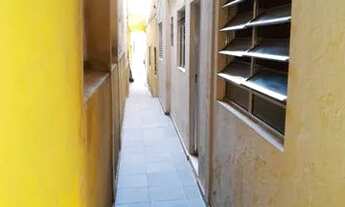 Imagem 2: São quatro casas: Casa 01 - com 2 cômodos e banheiro; Casa 02 - com 3 cômodos e banheiro