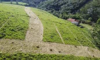 Imagem 4: Terreno perto da cachoeira