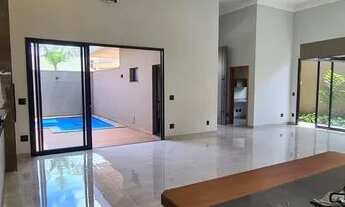 Imagem 3: Casa de condomínio térrea para venda possui 221 metros quadrados com 3 quartos