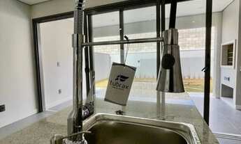 Imagem 2: Casa de condomínio para venda possui 250 metros quadrados com 3 quartos